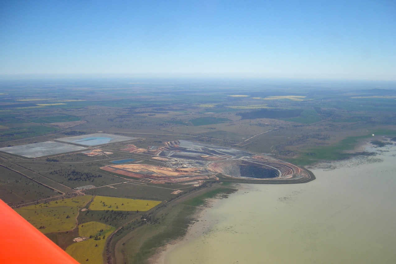 Gold mine Lake Cowal.JPG