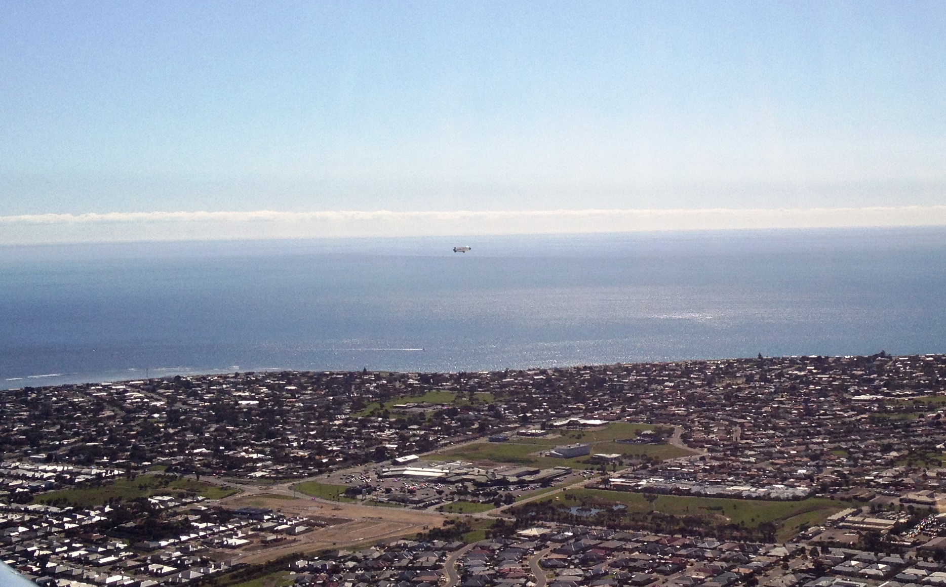 Richo_blimp_over_aldinga.jpg